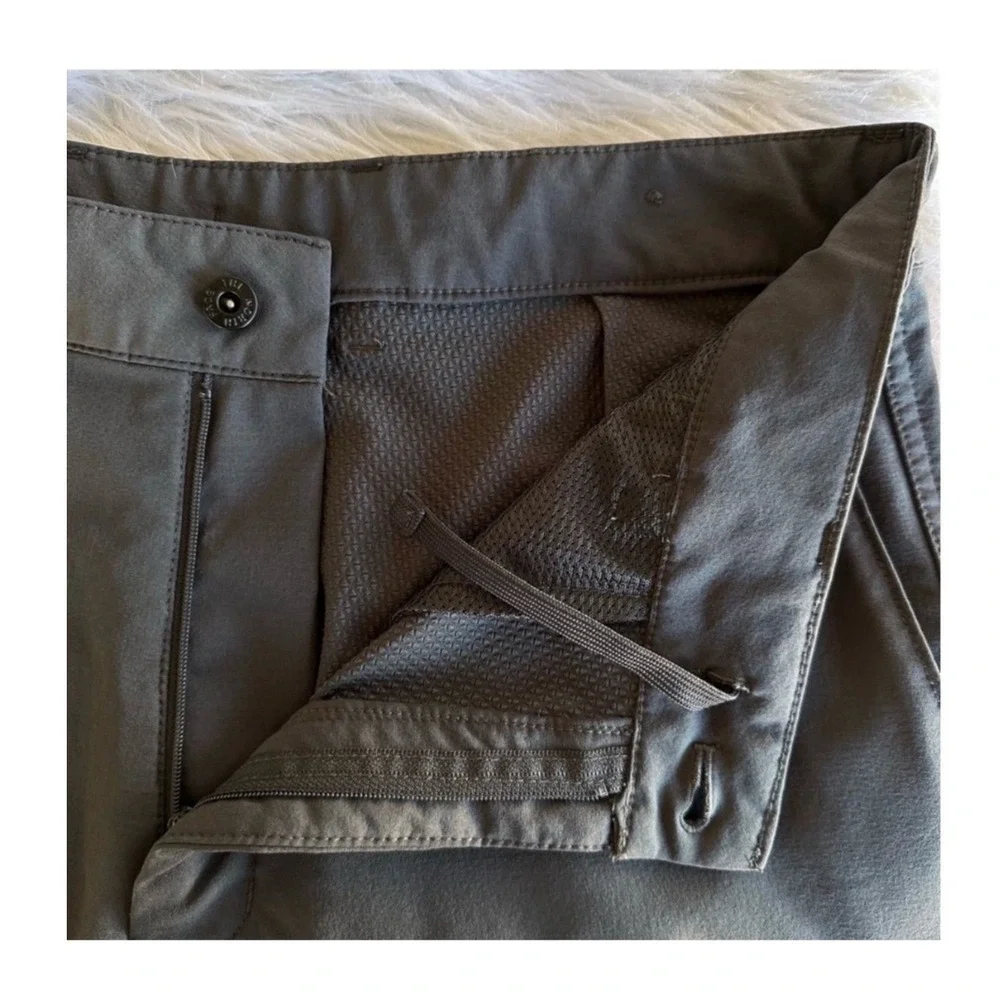 The North Face Mens Shorts Paramount Active Asphalt Grey Hiking Active Size 32